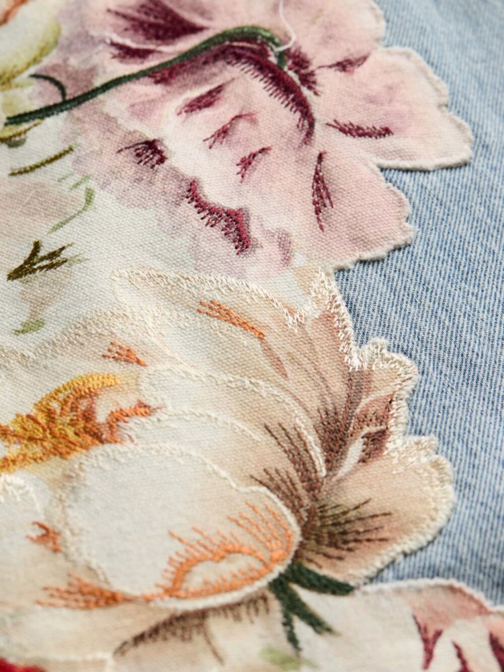 Alice & Olivia Amazing embroidered jean - Picture 8 of 9